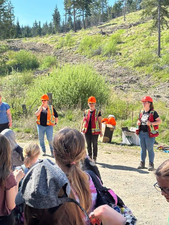 Image of Trenna MacLeod, Kim Younie and Julia Chapelle giving hte kids an overview of the day.