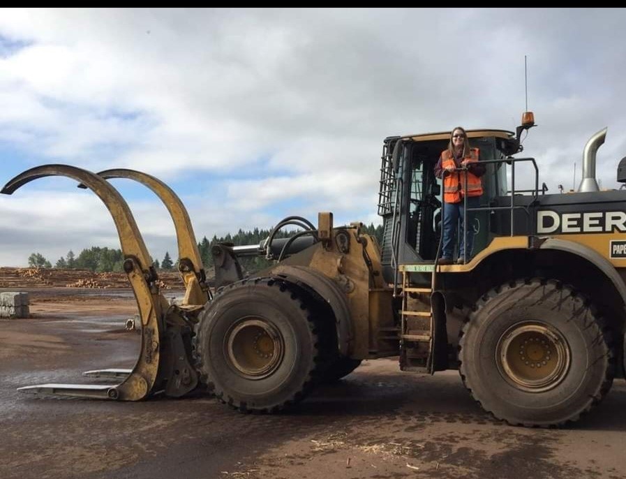 Image of Shaunna filling in as a long heavy equipment operator in 2018.