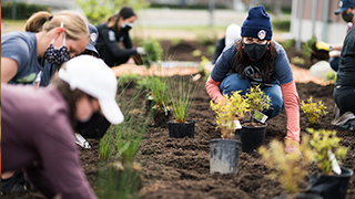 RAVE Foundation volunteers in south Seattle