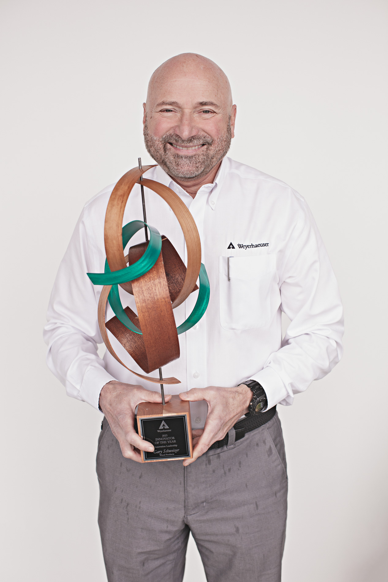 Image of Gary Schweizer with his 2023 Innovator of the Year award.