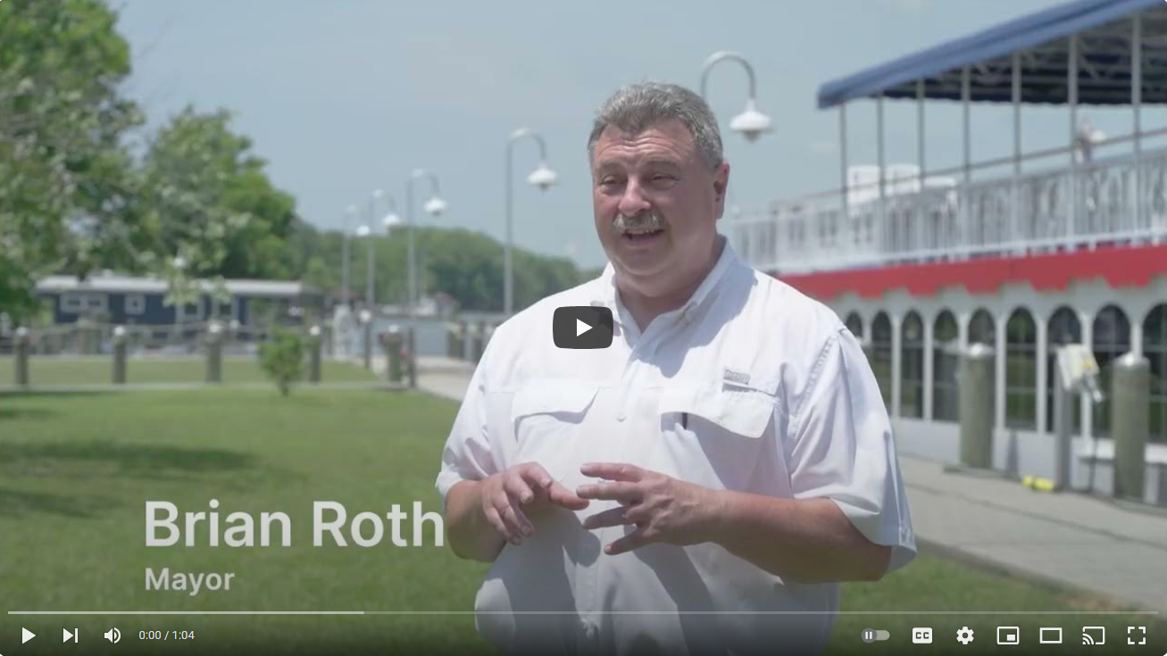 Image of the Plymouth Mayor Brian Roth speaking before the Black Bear Festival in Plymouth, N.C.