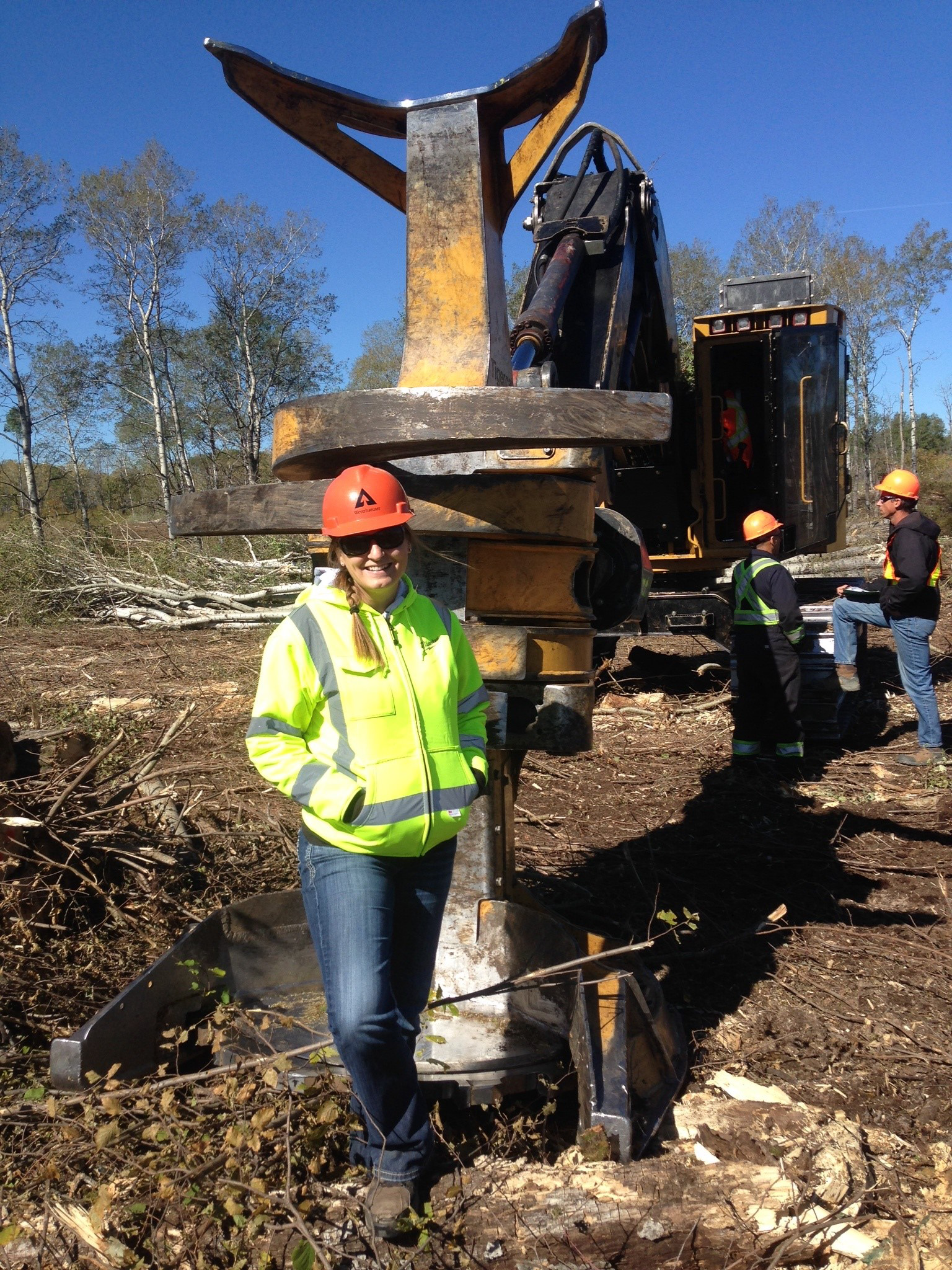 Image of Amanda conducting an EMS inspection of a contractor.