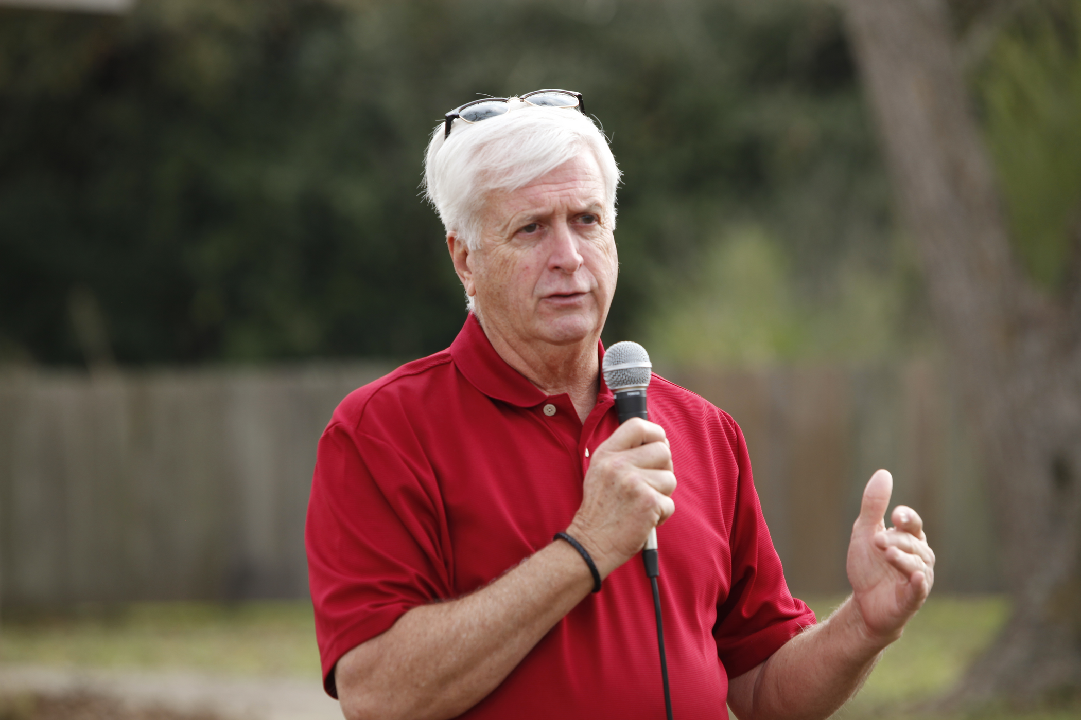 Image of Ruston Mayor Ronny Walker speaking to volunteers before the tree-planting event in Duncan Park.