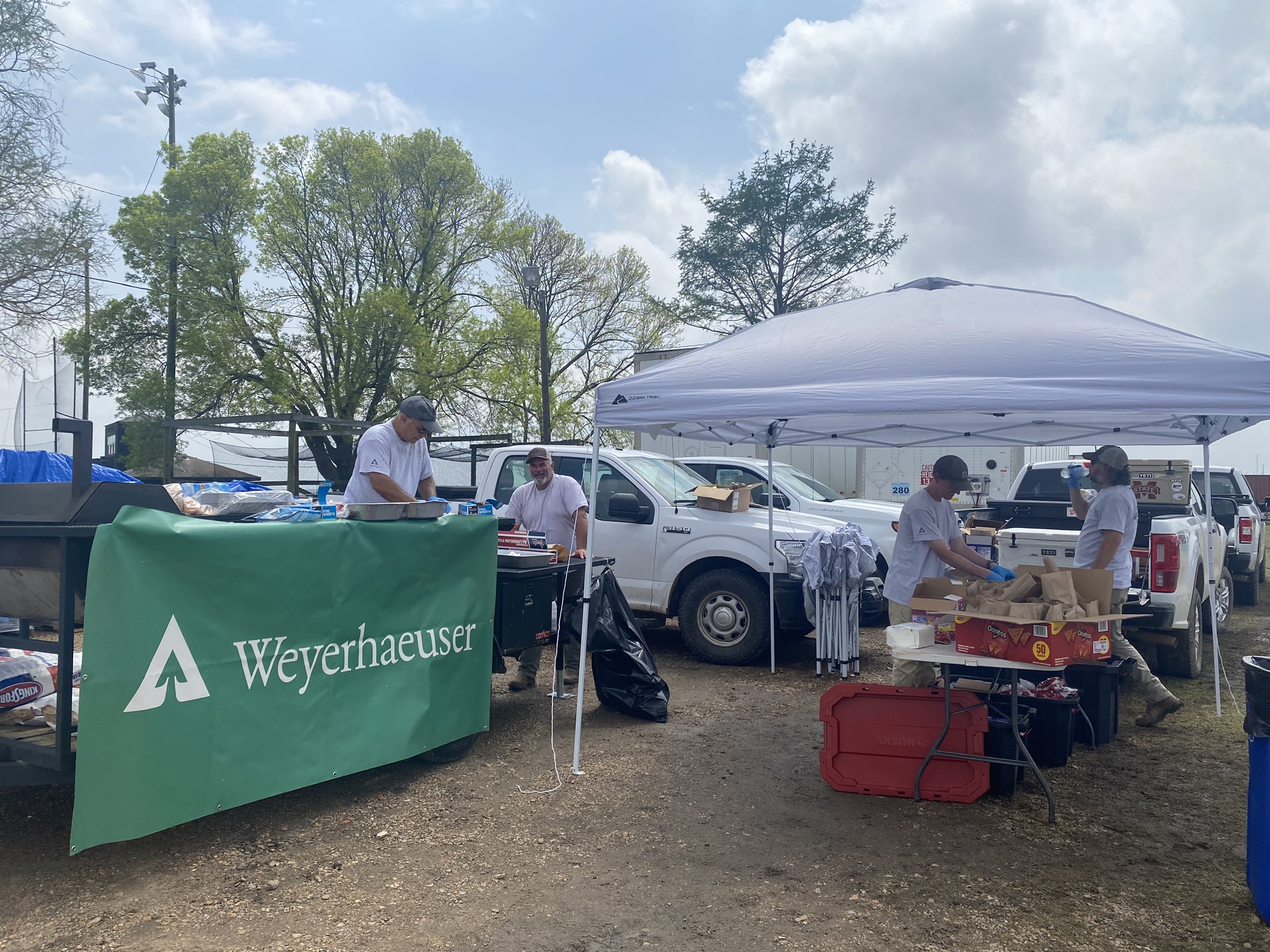 Image of volunteers serving meals in Rolling Fork.