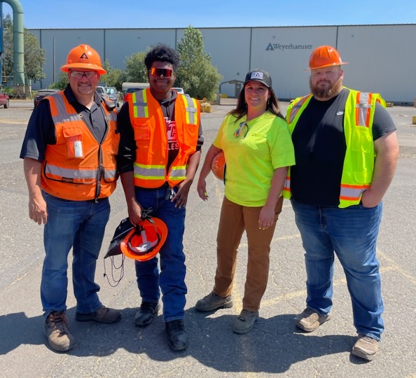 Image of George, Danny, Leesha and Rob Martin enjoying the sunshine in front of the Santiam lumber mill.