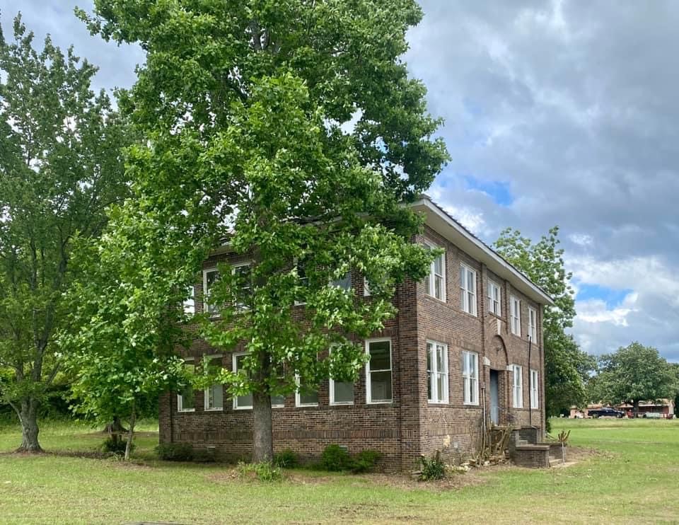 Image of the old King Schoolhouse in Gillham, Arkansas, which is now the Cossatot Arts Center.