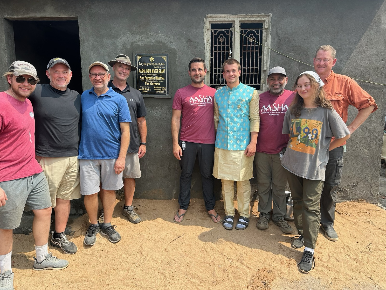 Image of Scott and Brendan with the group of Aasha India volunteers from the U.S.