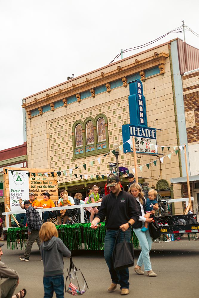 Families watch the parade during the Willapa Harbor Festival.