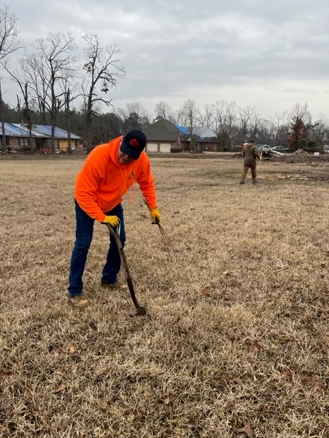 Image of Ryan Giddens planting Shumard oak.