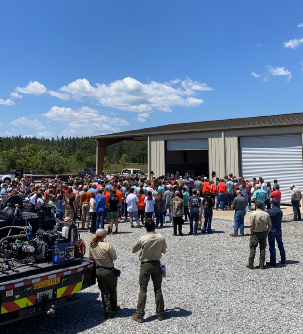 Image of the hundres of students competing, plus dozens of volunteers from Weyerhaeuser and other organizations.
