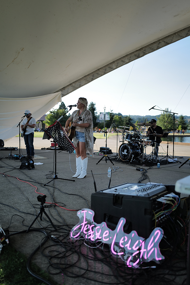 Image of artist Jesse Leigh performing at the concert.