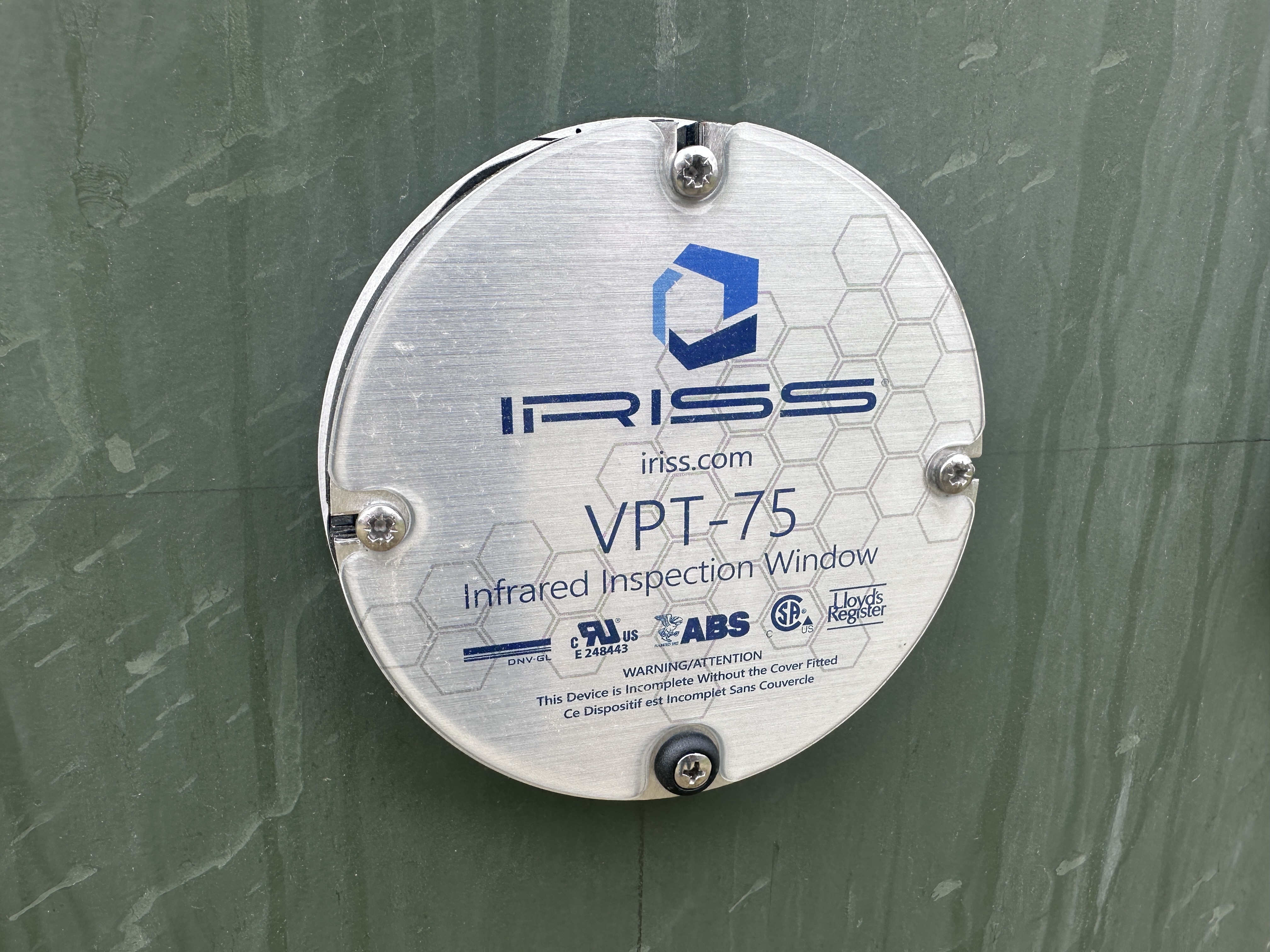 Image of the Iriss infrared window, which is made of calcium fluoride crystals and enables safer, more efficient and more comfortable identification of hot sputs during routine inspections.