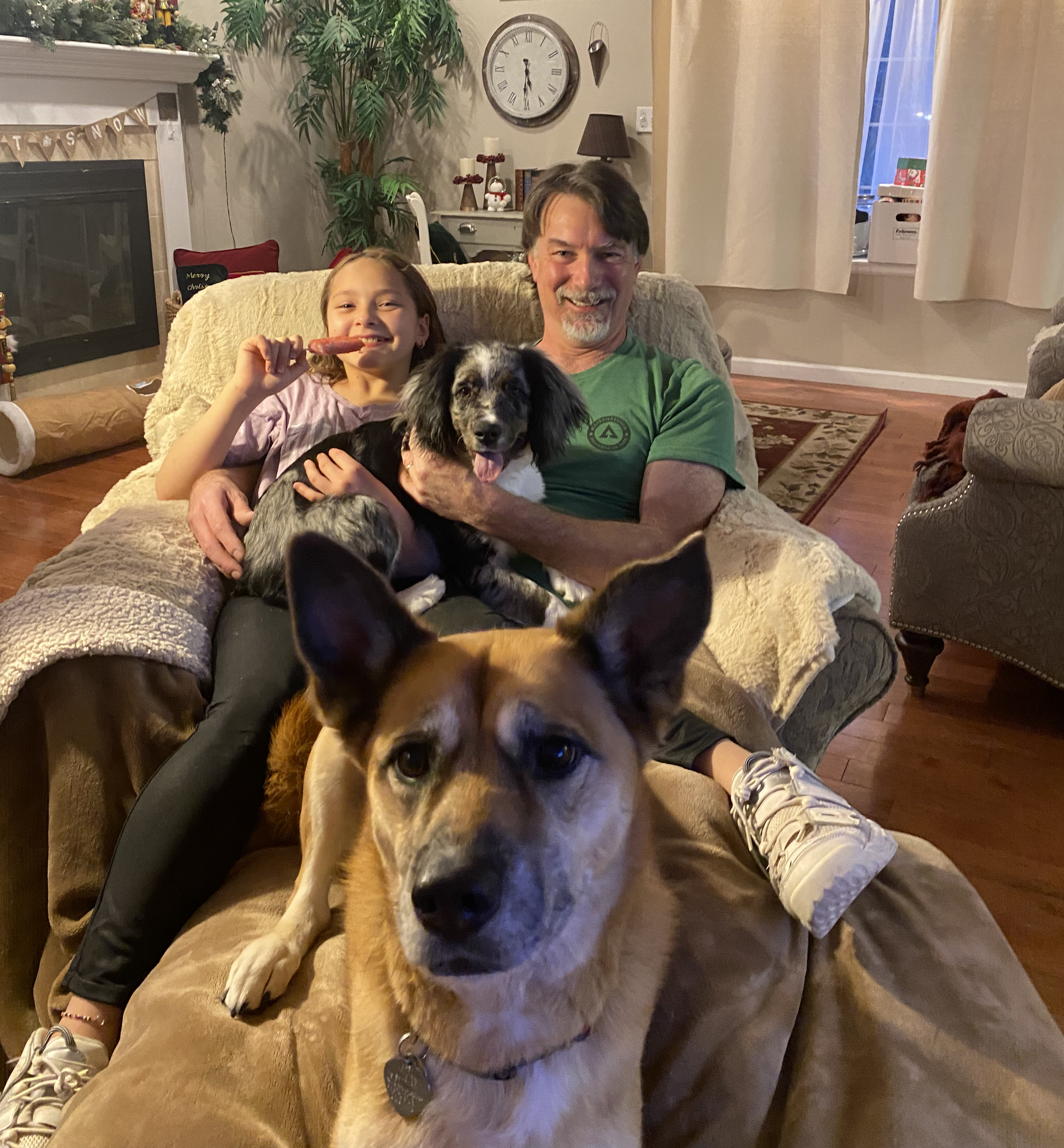 Image of DeWayne Pratt and his granddaughter and dogs from Thanksgiving.